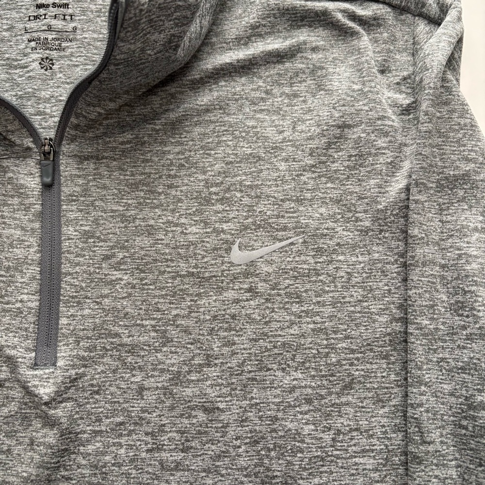 Women’s Nike Swift Dri-Fit Ultraviolet 1/4 Zip Running Top Shirt Medium MSRP $70 - Picture 3 of 6